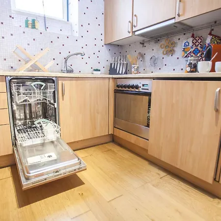 카르무 인 시아두 아파트먼트 *